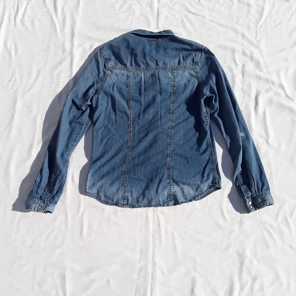 Wet Seal Chambray top - Picture 2 of 10
